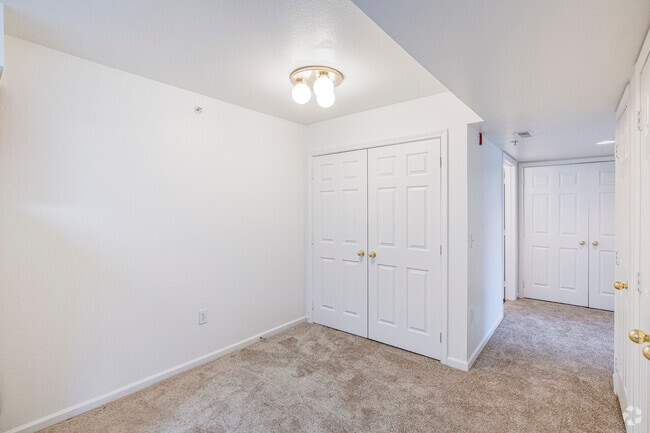 2BR, 2BA - 959SF - Dining Room - Frontier Ridge Apartments