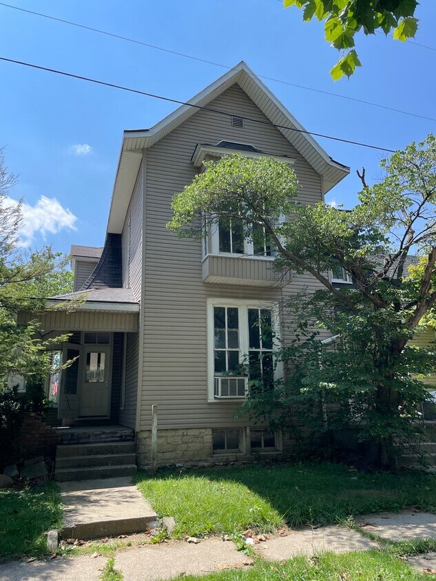 Primary Photo - 325 S 12th St