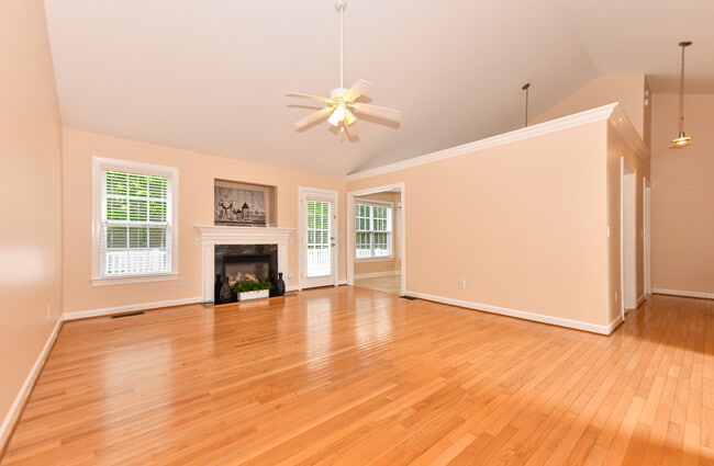 Building Photo - 7700 Foxdale Dr