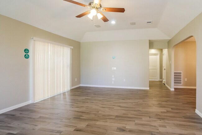Foto del edificio - 10806 Clear Fork Dr