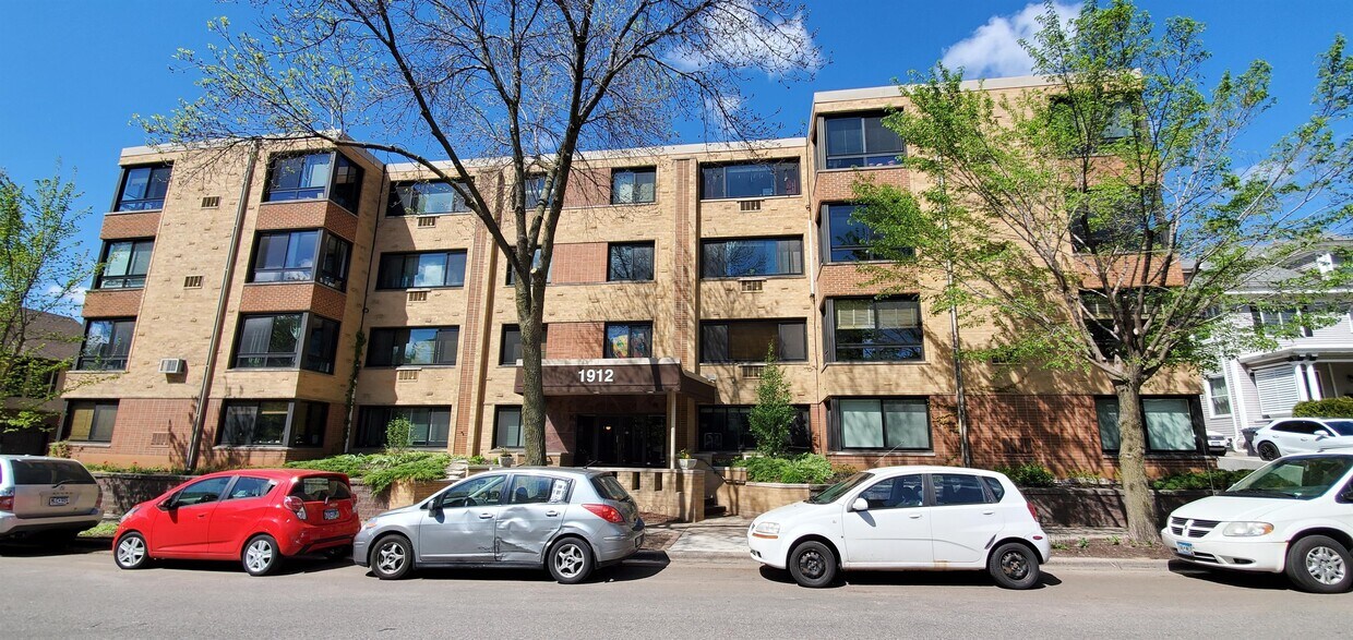 1912 Dupont Ave S, Minneapolis, MN 55403 Townhouse for Rent in