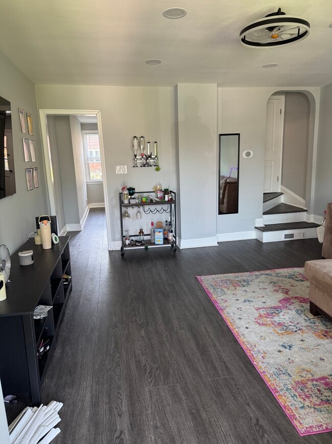 Building Photo - 211 Willow Ave