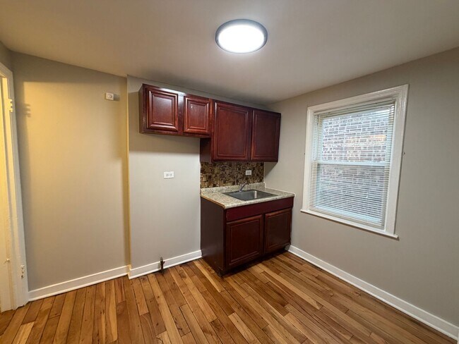 Foto del edificio - 8339 S Hamilton Ave