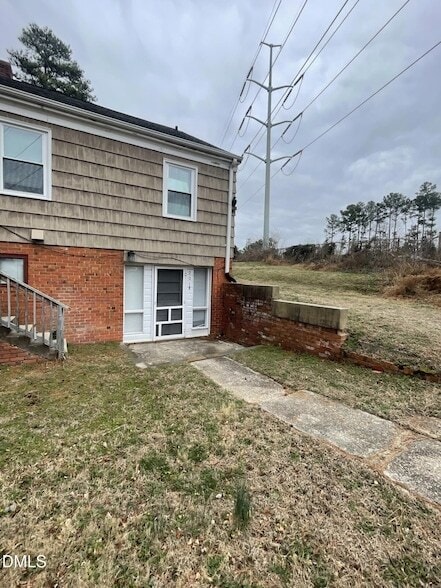 Building Photo - 901 Marilyn Dr