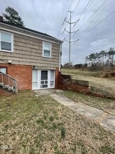 Building Photo - 901 Marilyn Dr