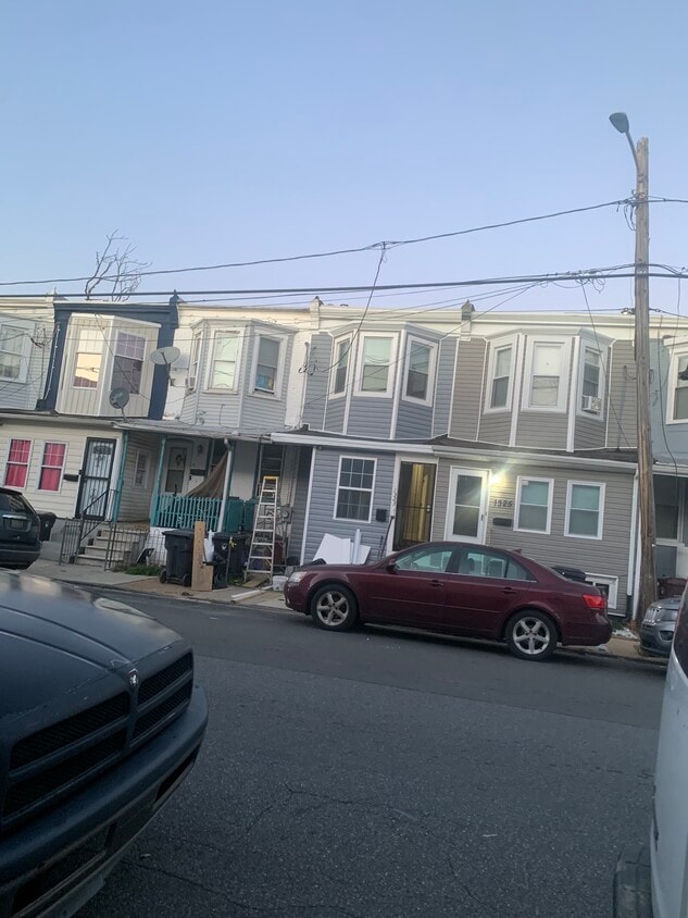 Primary Photo - 1323 Vandever Ave