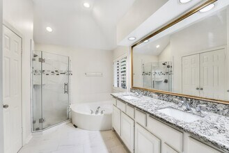 Building Photo - 30 Vista Cove Cir