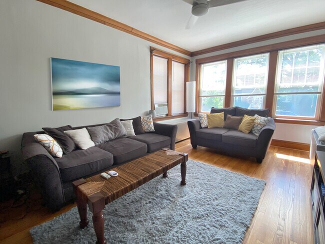 Living Room - 5324 W Pensacola Ave
