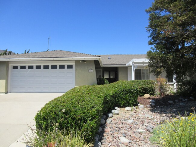 Building Photo - Fabulous 4 bedroom 2 bathroom Newbury Park...