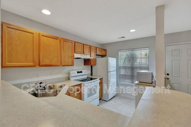 Building Photo - 8114 Shadow Oak Dr