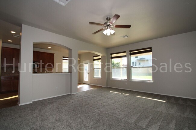 Foto del edificio - Beautiful Home in Sought-After Harker Heig...