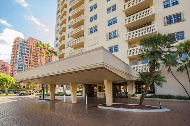 Building Photo - 90 Edgewater Dr