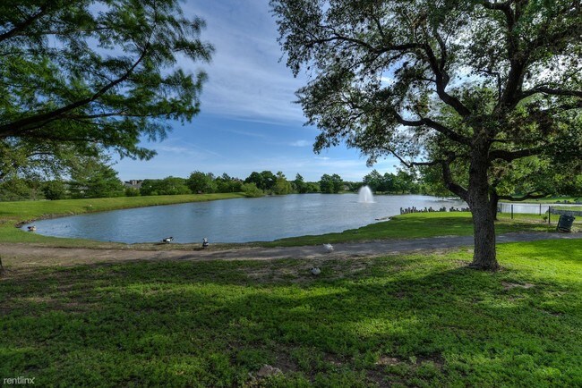 Building Photo - 1 br, 1 bath Apartment - 4319 Thousand Oaks