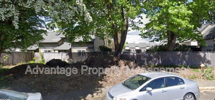 Building Photo - 1341 SW Maple Tree Ct
