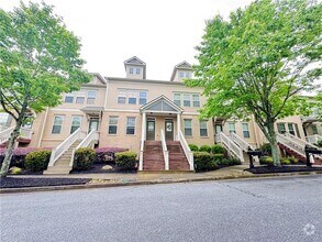 Building Photo - 738 Grove Manor Park