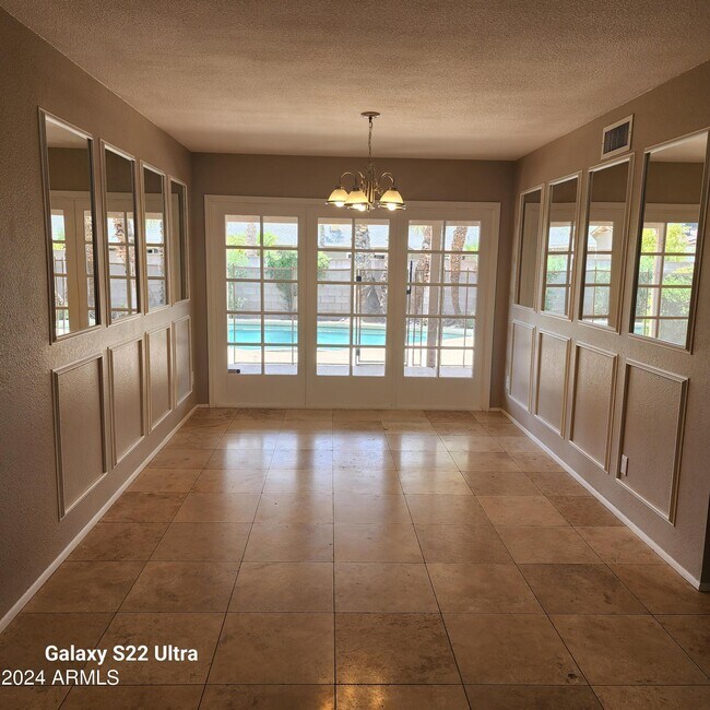 Foto del edificio - 6243 E Gelding Dr