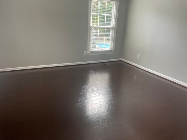 Foto del edificio - Spacious 4 Bedroom near Guilford College