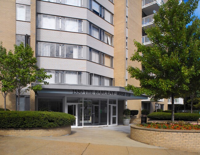 Building Photo - 1160 Beacon St