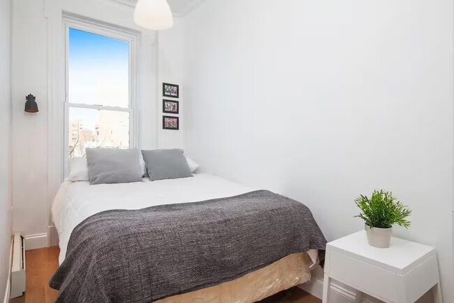 Furnished room/NOT APARTMENT - Furnished room/NOT APARTMENT