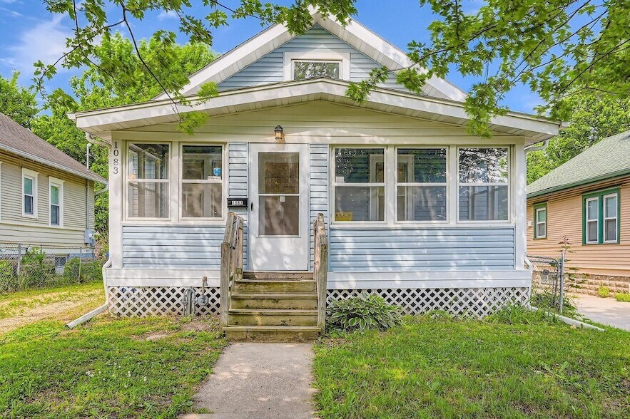 Primary Photo - 1083 Western Ave N