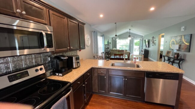 Foto del edificio - 108 Bobby Jones Boulevard