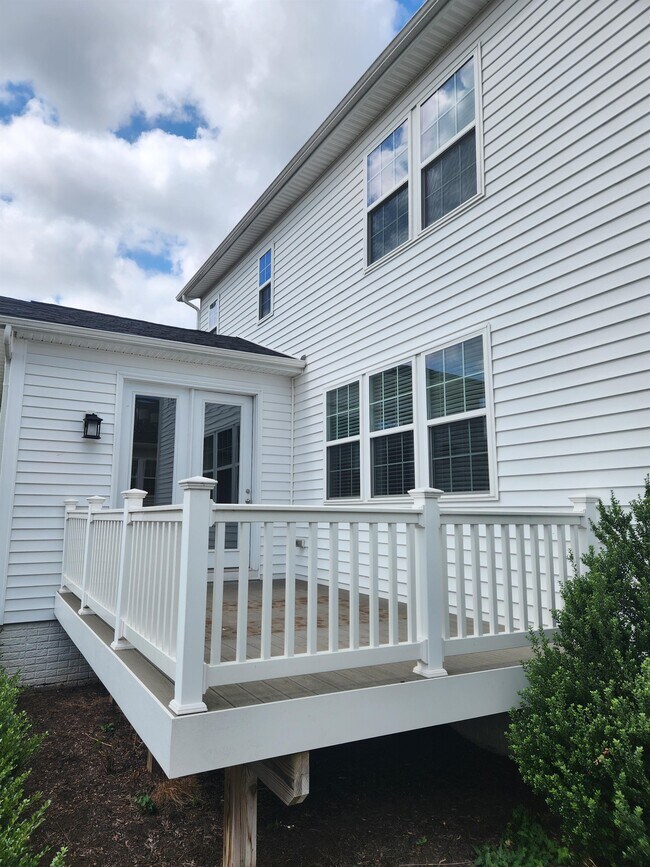 Foto del edificio - 559 Town Run Ln