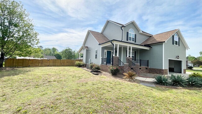 Building Photo - Beautiful 3 Bedroom 2.5 Bathroom Home with...