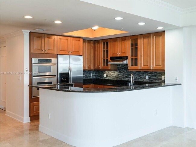 Building Photo - 821 N Riverside Dr