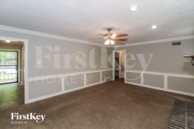 Foto del edificio - 4619 Leash Ln