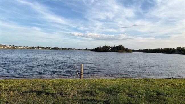 Foto del edificio - 3099 Springbank Dr