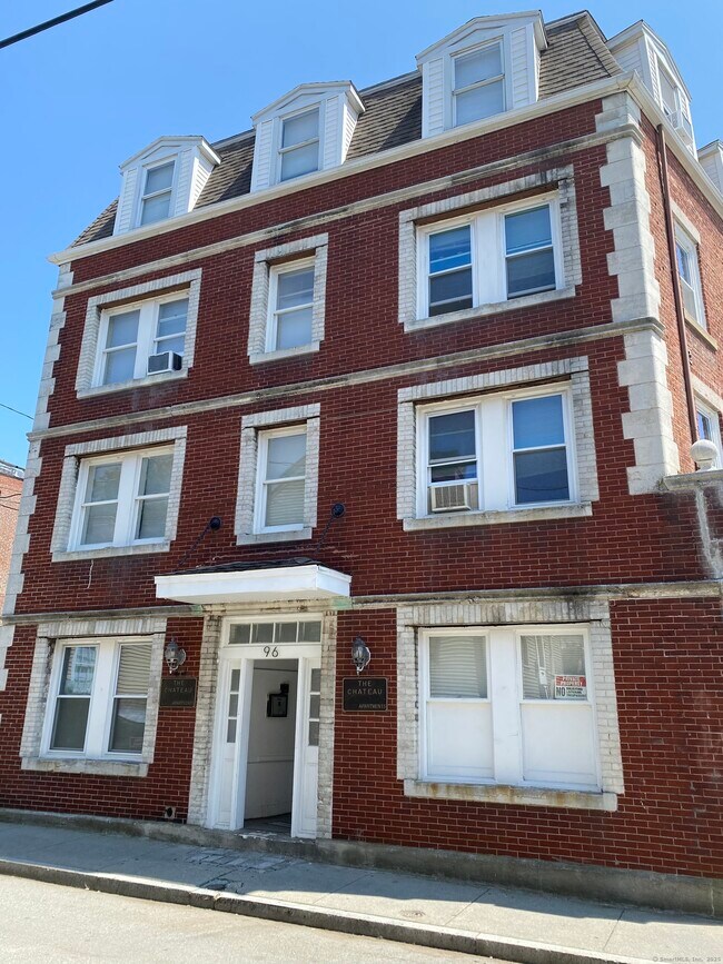 Building Photo - 96 Green St