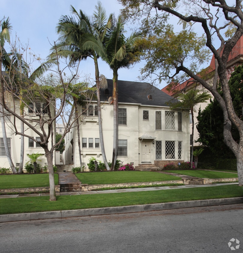 Primary Photo - 427 N Palm Dr