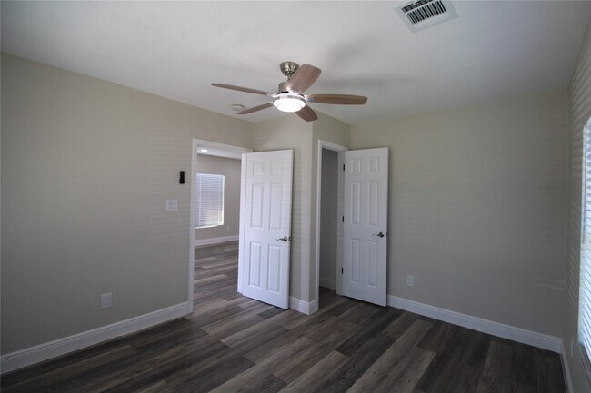 Building Photo - 6925 Avenue N