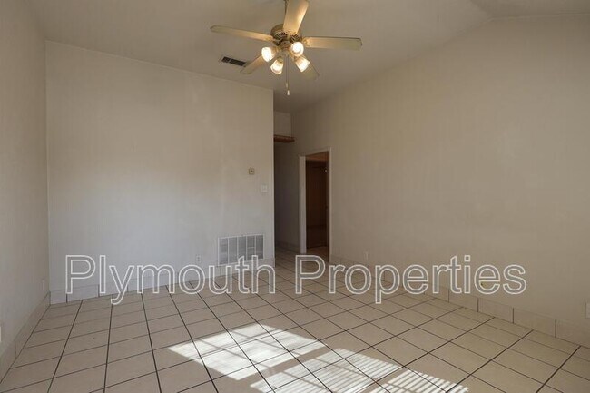 Foto del edificio - 1901 North W S Young Drive