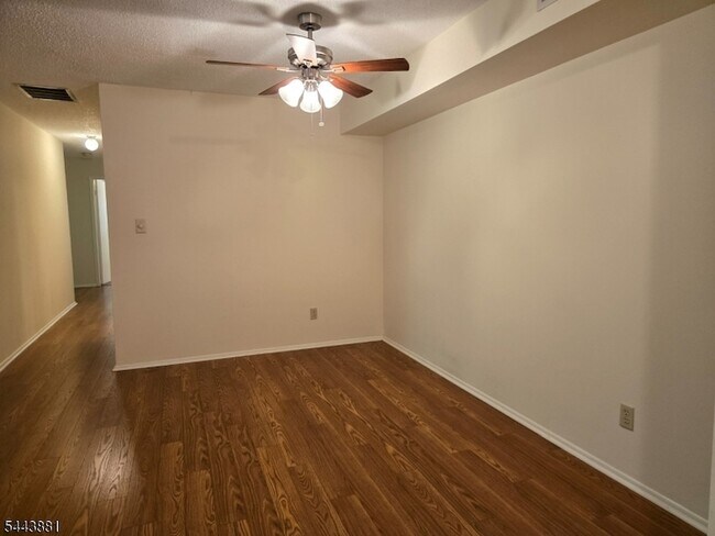 Foto del edificio - 71 Drake Ln
