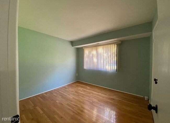 Building Photo - 2 br, 1 bath Condo - 12701 Lotte Dr