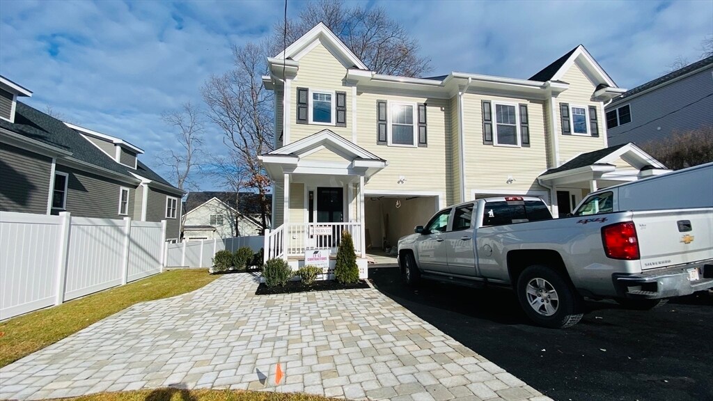 Primary Photo - 211 West St