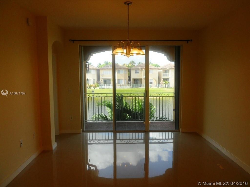 Foto del edificio - 6720 NW 114th Ave