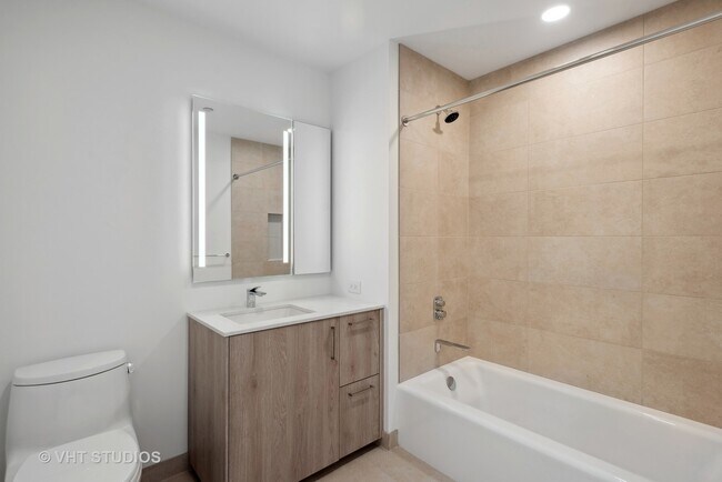 Building Photo - 211 N Harbor Dr