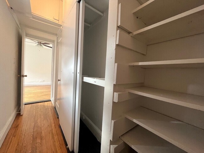 Building Photo - 1 bedroom with Private Patio and Garden