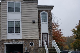 Front/End Unit - 39 Russell Ct