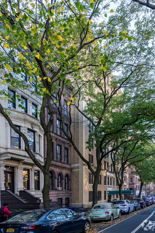 Building Photo - 160 W 77th St