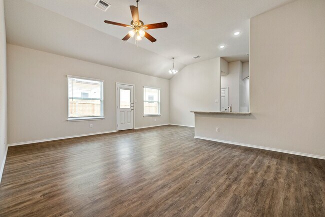 Foto del edificio - GORGEOUS 3 BEDROOM DUPLEX LOCATED IN CONVE...