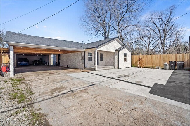 Building Photo - 8043 Miley St