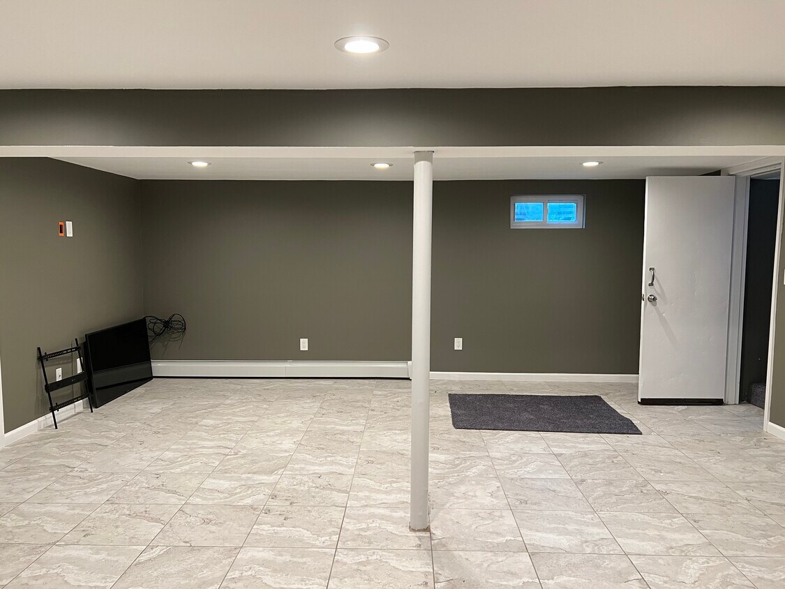 14 4th Ave Unit Basement Apartment, Farmingdale, NY 11735 Apartments