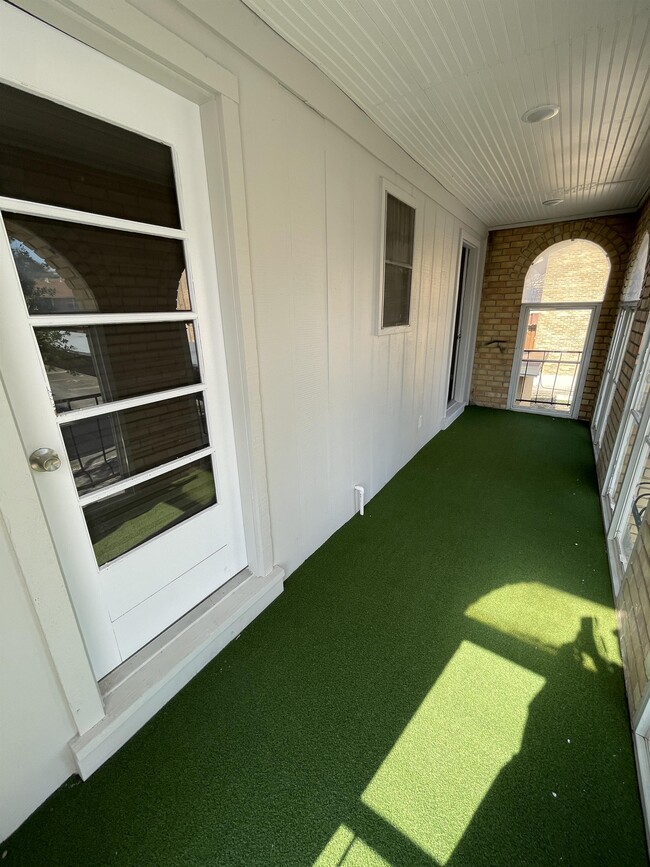 Photo - 911 Vance Jackson Rd Townhome