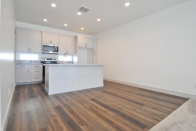 Building Photo - 652 S 450 E