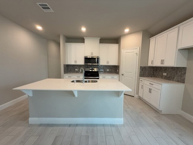 Building Photo - 612 Amenduni Ln