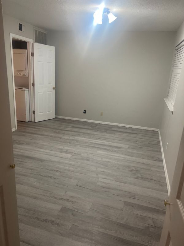 Foto del edificio - 1730 E 67th St