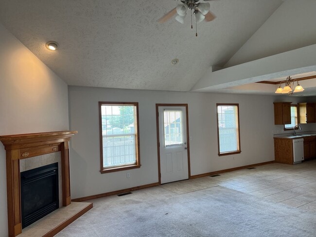 Building Photo - Beautiful Home in Republic! Wont Last!